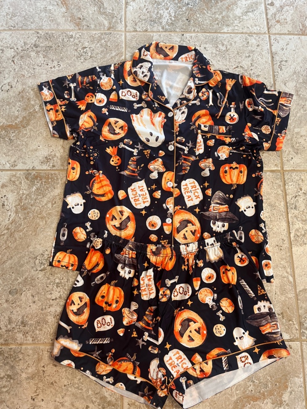 Women’s Halloween 2 pc Pjs set in good condition